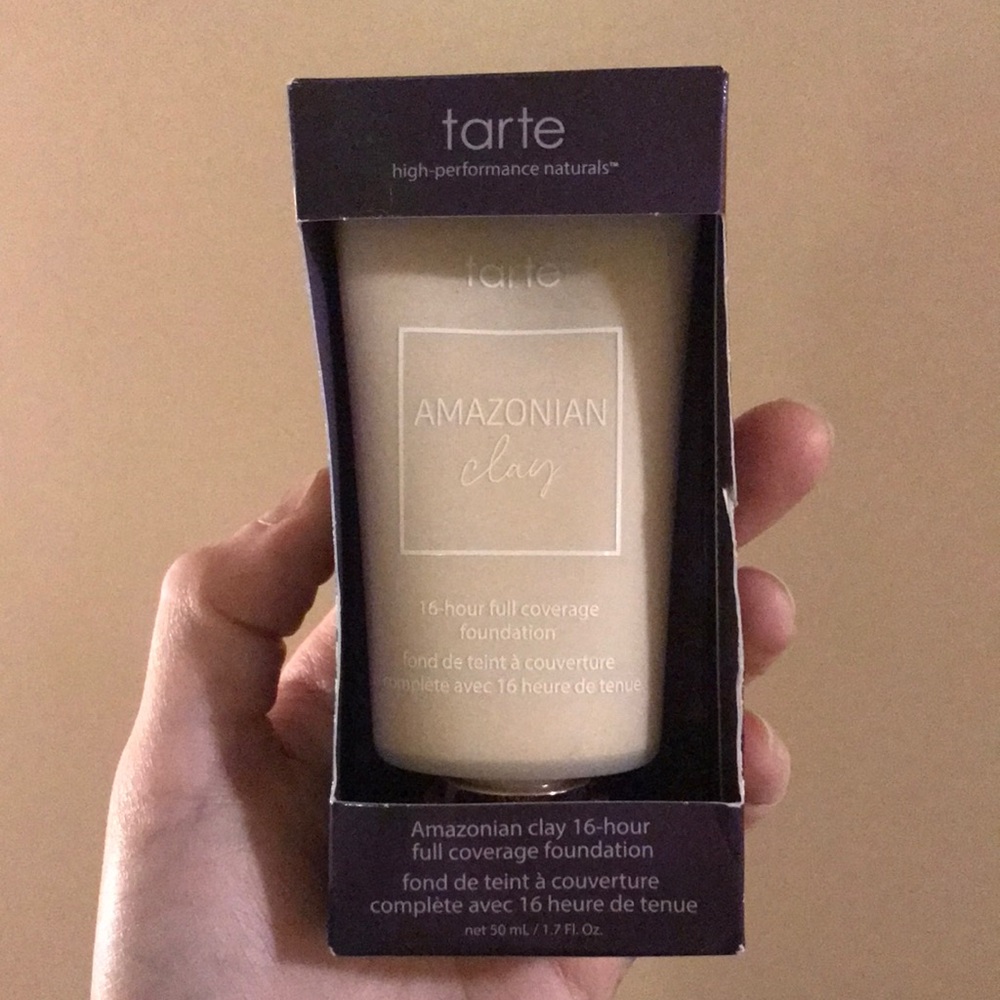 Tarte light-fair sand Amazonian clay foundation
